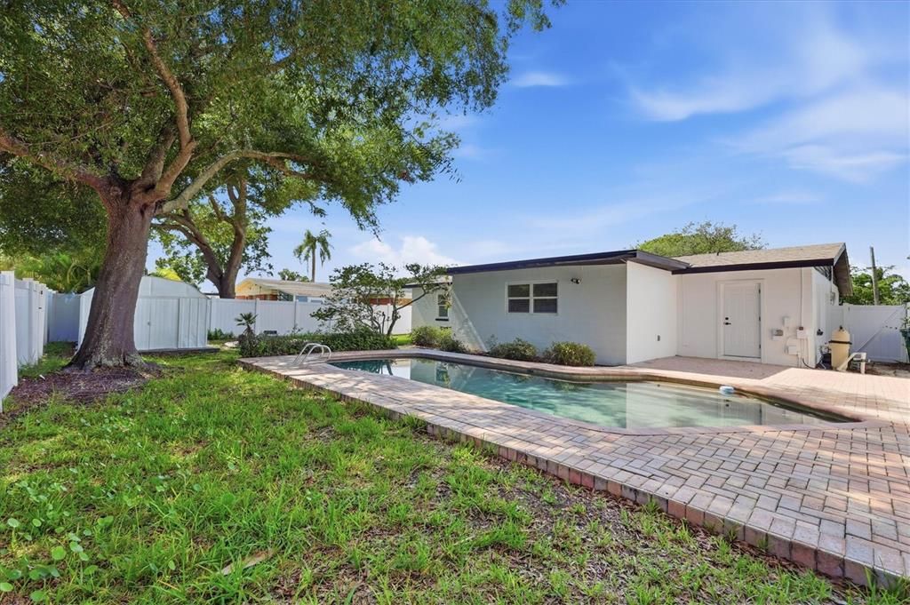 For Sale: $659,000 (4 beds, 2 baths, 1636 Square Feet)