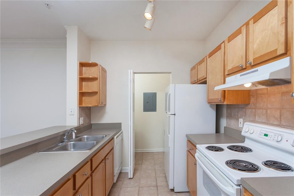 В аренду: $1,900 (2 спален, 2 ванн, 1214 Квадратных фут)