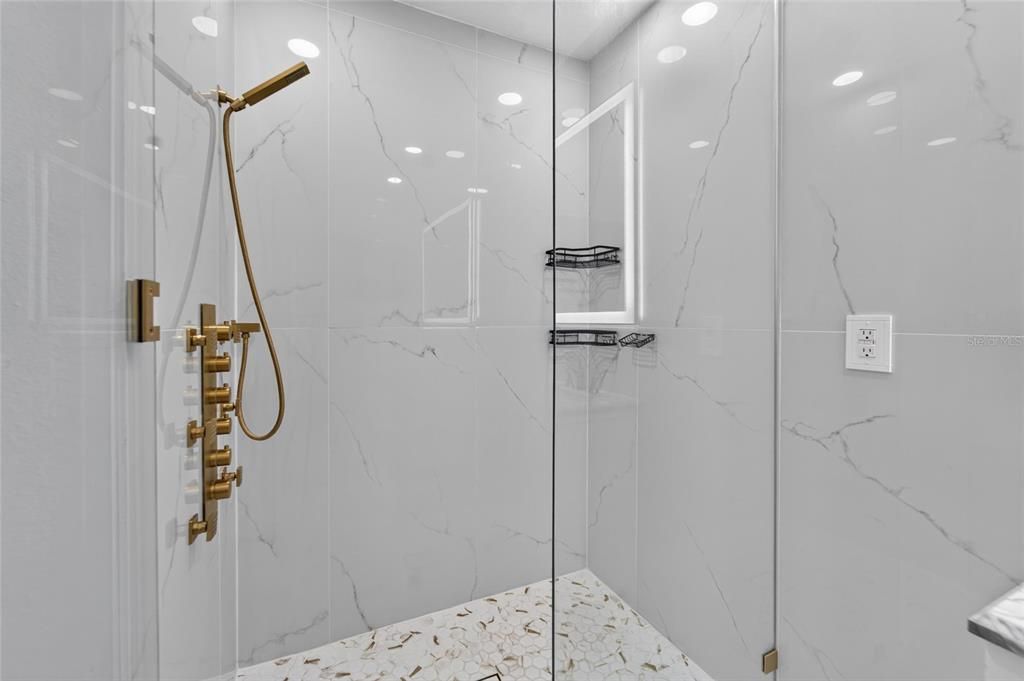 На продажу: $495,000 (5 спален, 2 ванн, 2807 Квадратных фут)