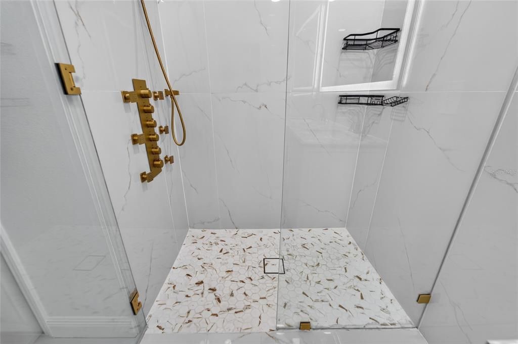 На продажу: $495,000 (5 спален, 2 ванн, 2807 Квадратных фут)