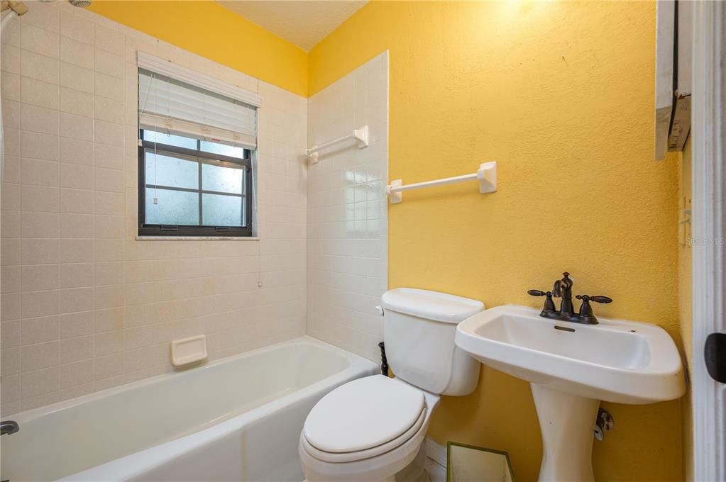 En Venta: $899,000 (3 camas, 3 baños, 2592 Pies cuadrados)