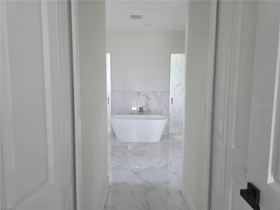En Venta: $399,900 (4 camas, 3 baños, 2357 Pies cuadrados)