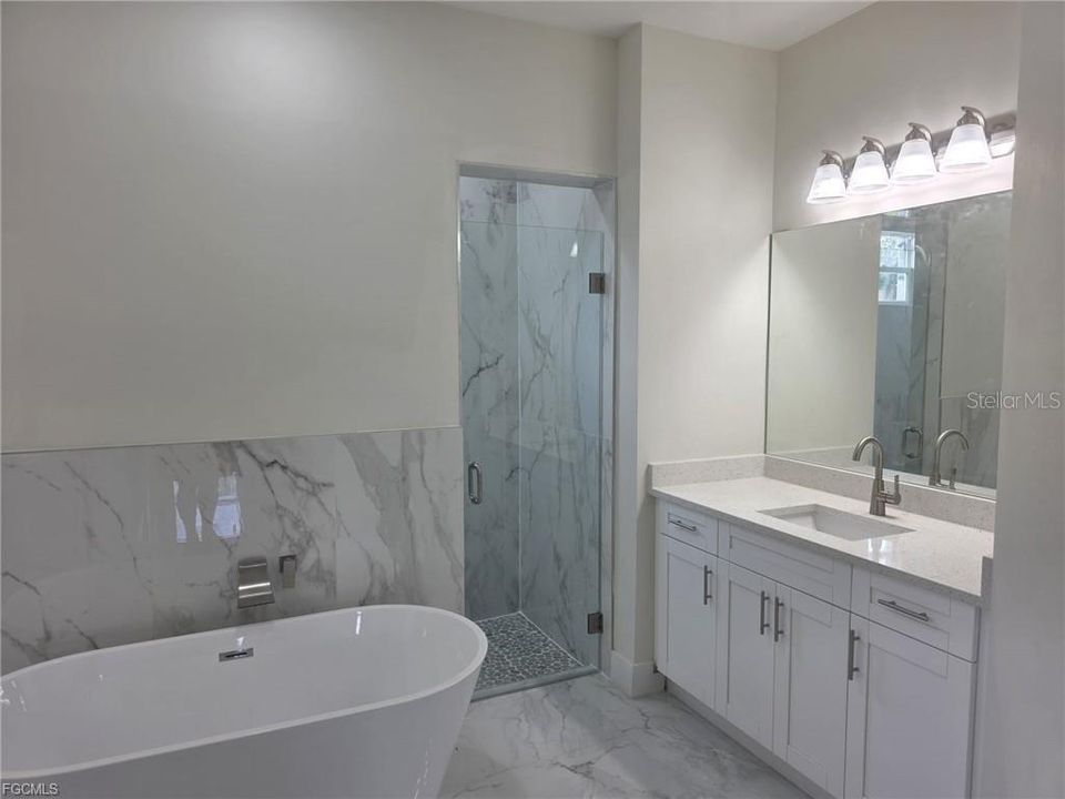En Venta: $399,900 (4 camas, 3 baños, 2357 Pies cuadrados)