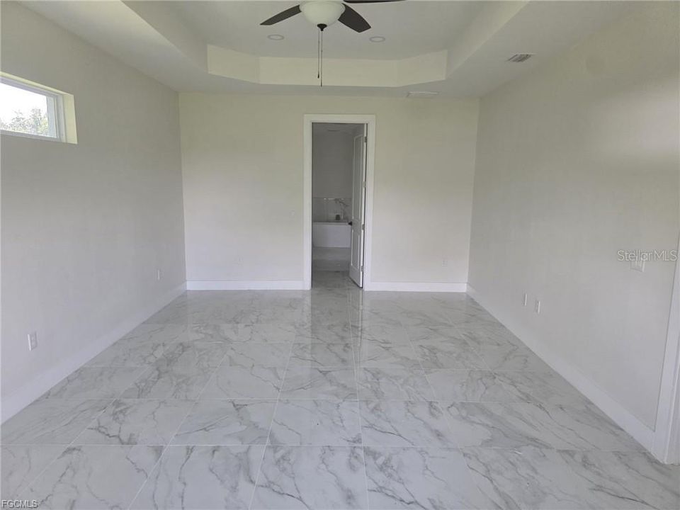 En Venta: $399,900 (4 camas, 3 baños, 2357 Pies cuadrados)