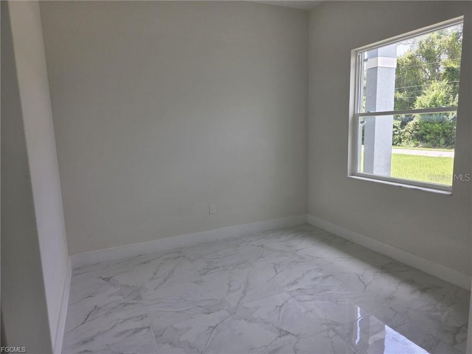 En Venta: $399,900 (4 camas, 3 baños, 2357 Pies cuadrados)