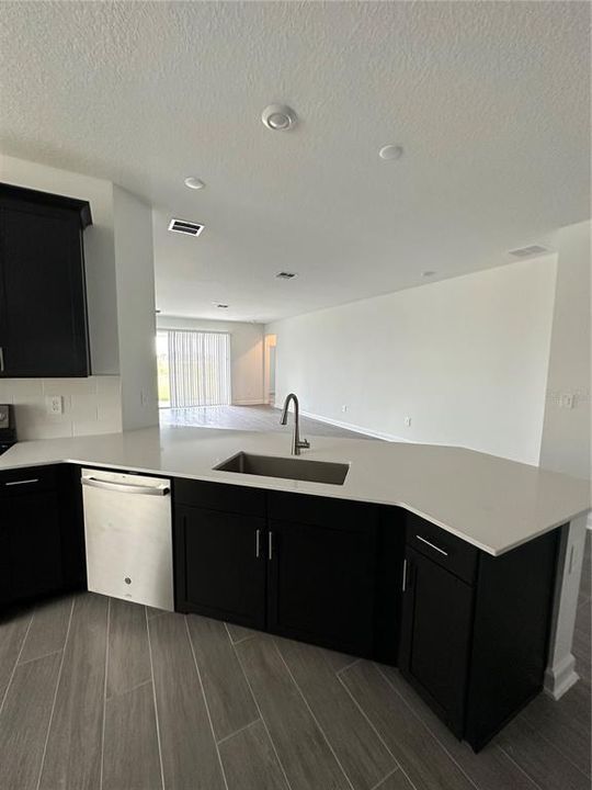 В аренду: $2,950 (4 спален, 3 ванн, 2109 Квадратных фут)