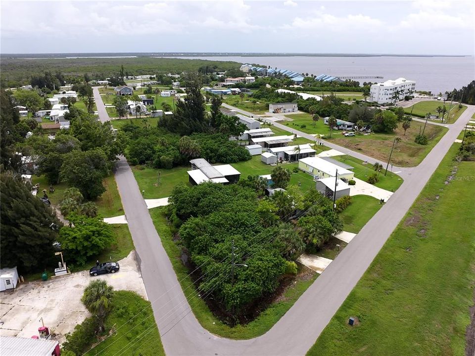 На продажу: $49,000 (0.14 acres)