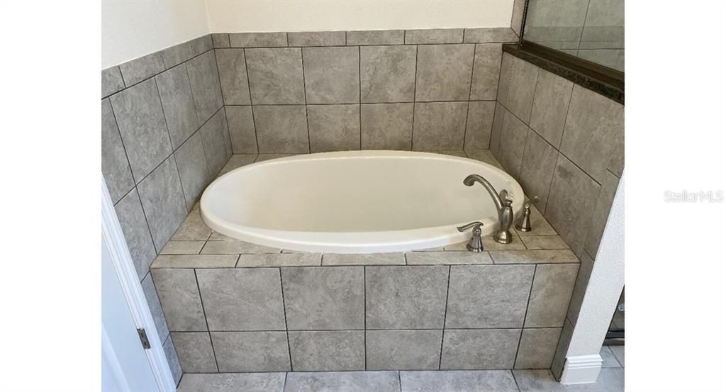 На продажу: $334,900 (3 спален, 2 ванн, 1660 Квадратных фут)