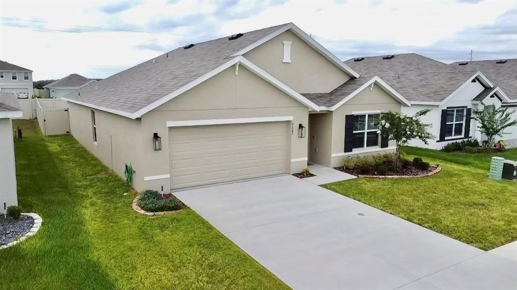 For Rent: $1,995 (4 beds, 2 baths, 1827 Square Feet)
