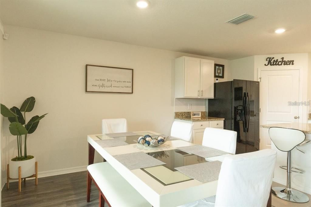 For Rent: $1,995 (4 beds, 2 baths, 1827 Square Feet)