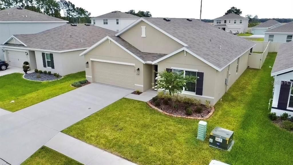For Rent: $1,995 (4 beds, 2 baths, 1827 Square Feet)
