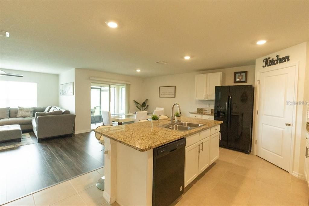 For Rent: $1,995 (4 beds, 2 baths, 1827 Square Feet)