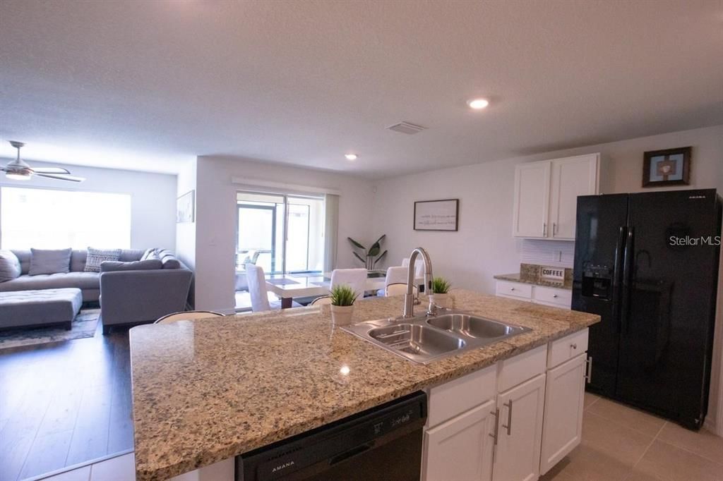 For Rent: $1,995 (4 beds, 2 baths, 1827 Square Feet)