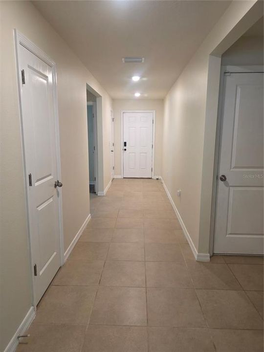 For Rent: $1,995 (4 beds, 2 baths, 1827 Square Feet)