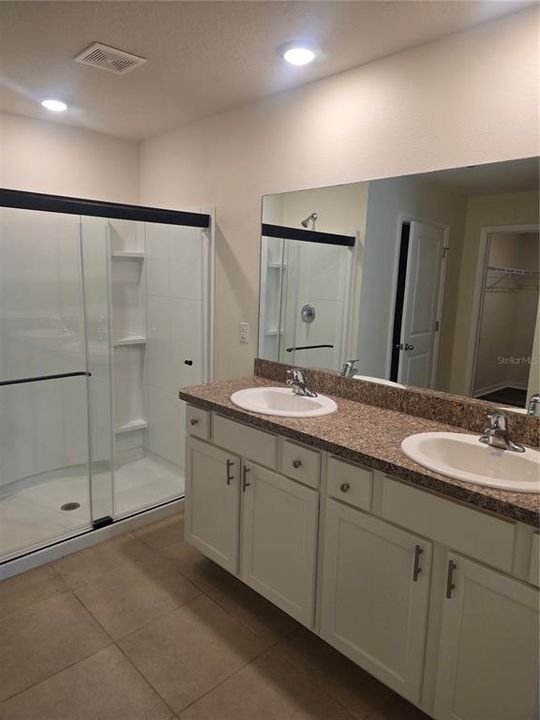 For Rent: $1,995 (4 beds, 2 baths, 1827 Square Feet)
