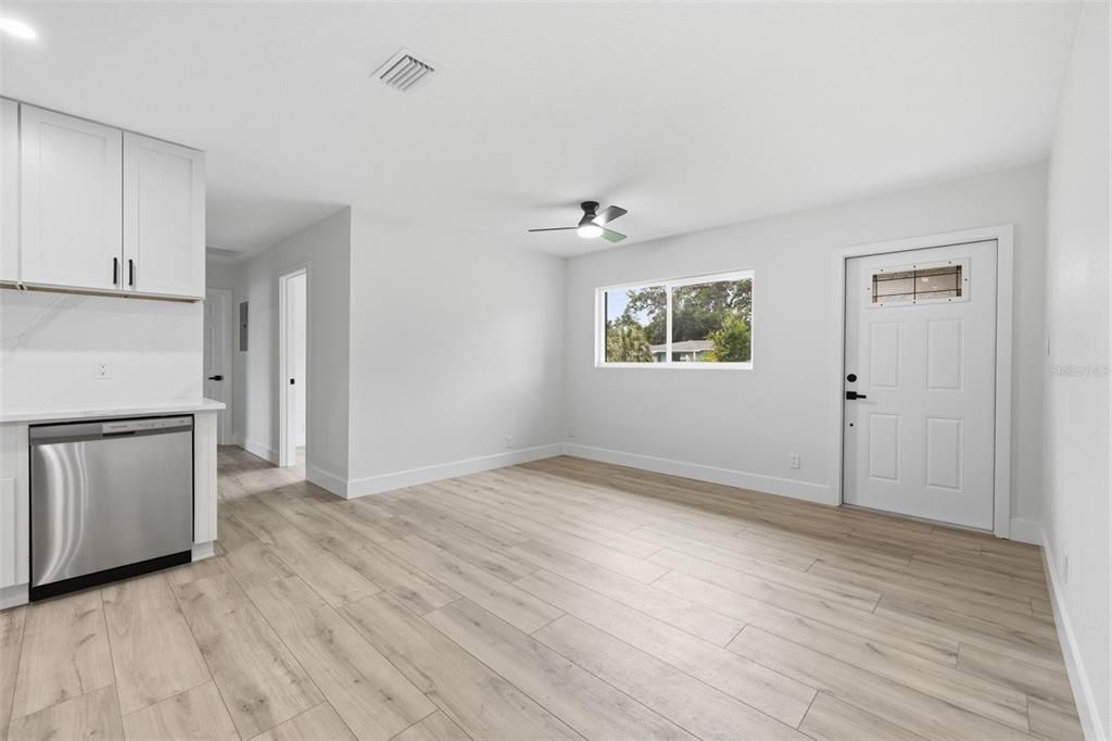На продажу: $449,990 (4 спален, 2 ванн, 1277 Квадратных фут)