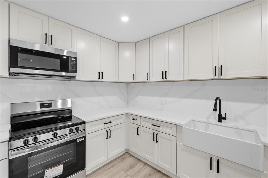 На продажу: $449,990 (4 спален, 2 ванн, 1277 Квадратных фут)