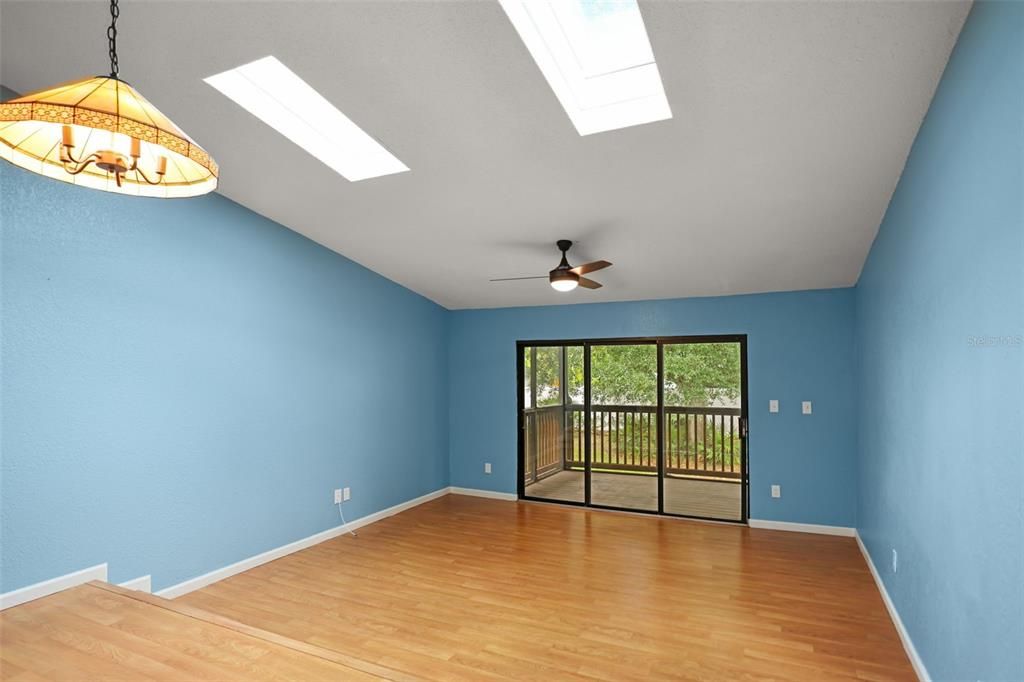 For Sale: $219,900 (2 beds, 2 baths, 1245 Square Feet)