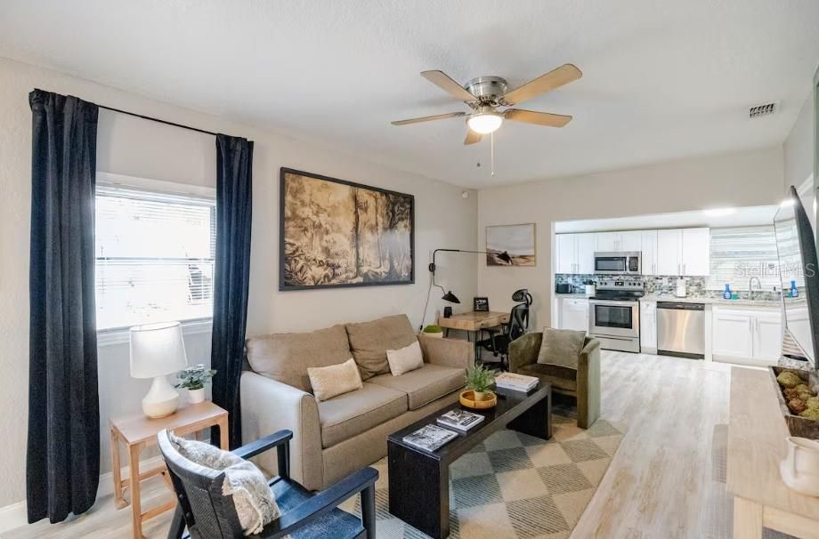 В аренду: $2,650 (2 спален, 1 ванн, 828 Квадратных фут)