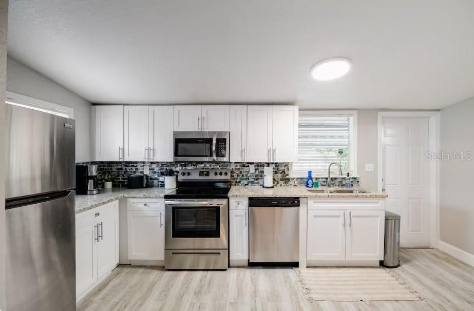 В аренду: $2,650 (2 спален, 1 ванн, 828 Квадратных фут)