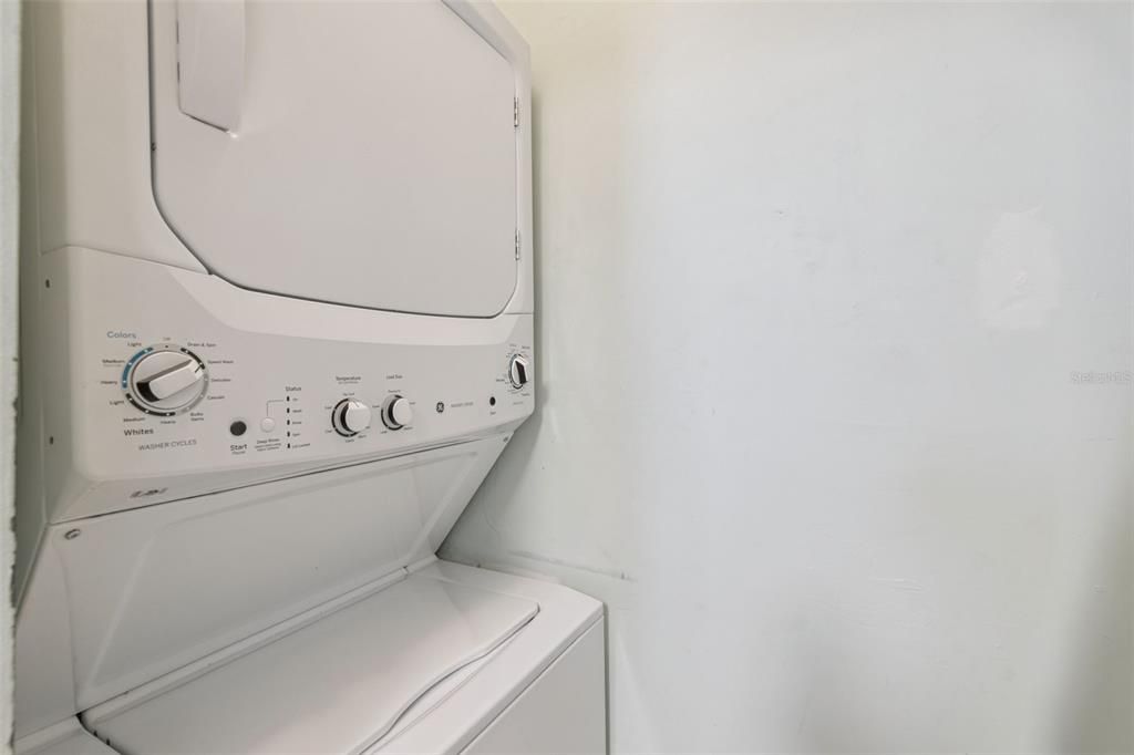 Под контрактом: $339,000 (2 спален, 2 ванн, 1107 Квадратных фут)