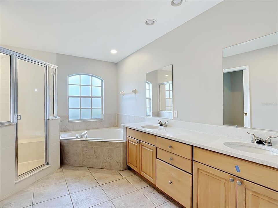 En Venta: $529,900 (4 camas, 3 baños, 2772 Pies cuadrados)