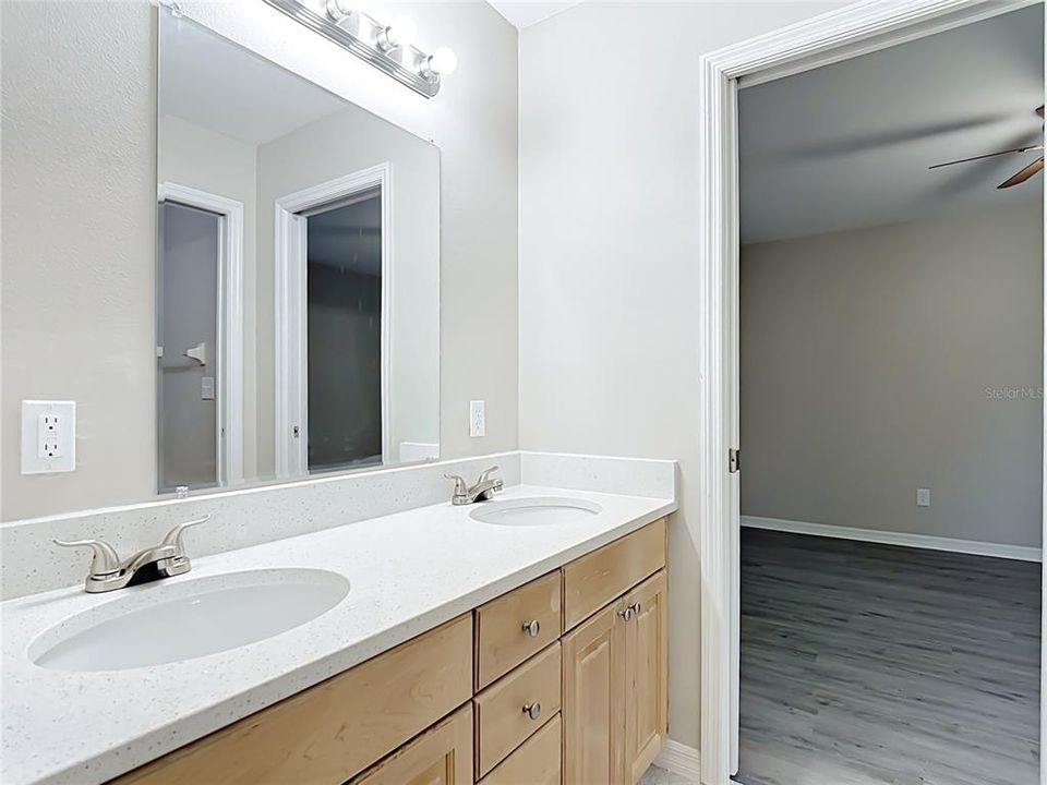 En Venta: $529,900 (4 camas, 3 baños, 2772 Pies cuadrados)