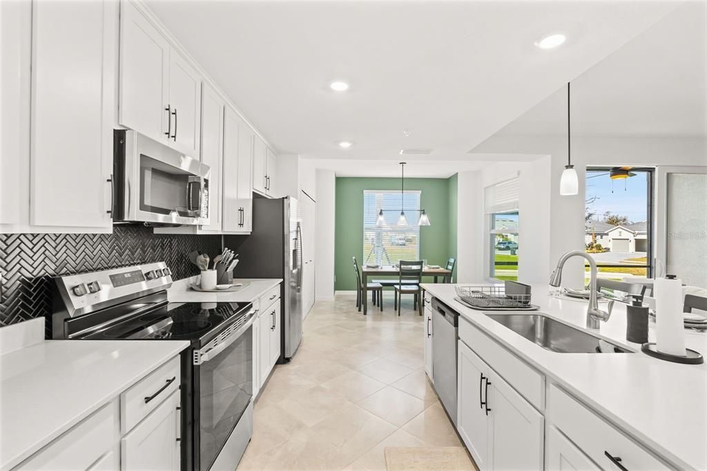 For Rent: $2,750 (2 beds, 2 baths, 1569 Square Feet)