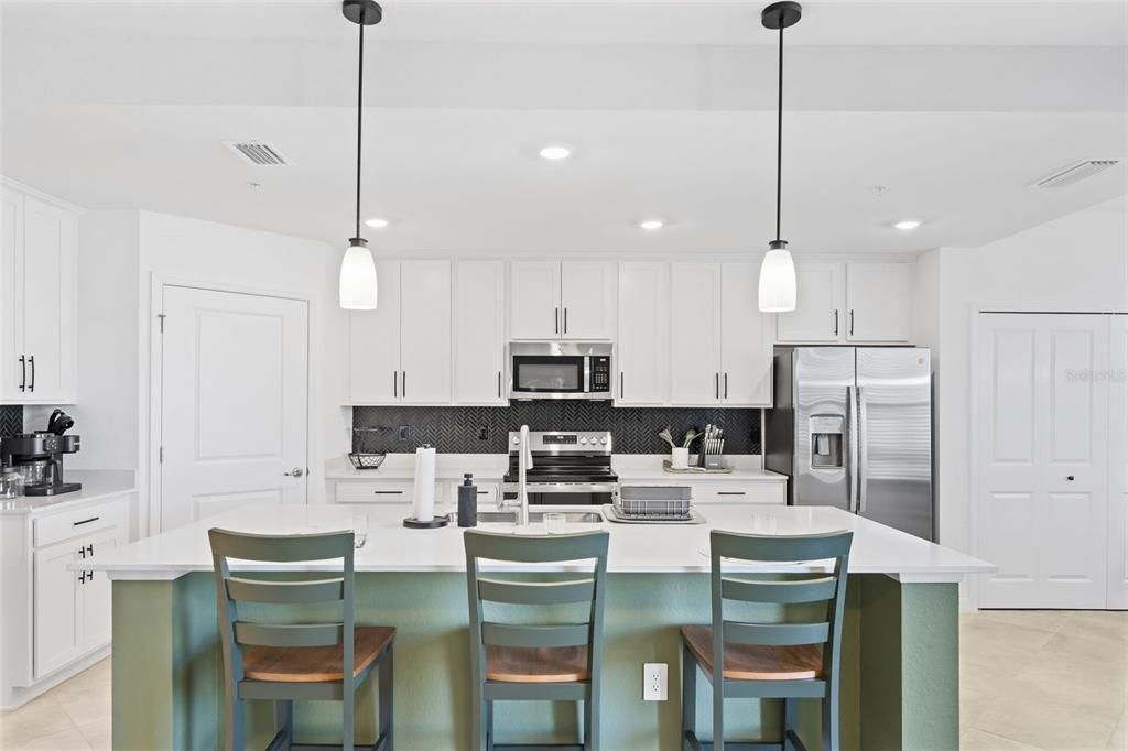 For Rent: $2,750 (2 beds, 2 baths, 1569 Square Feet)