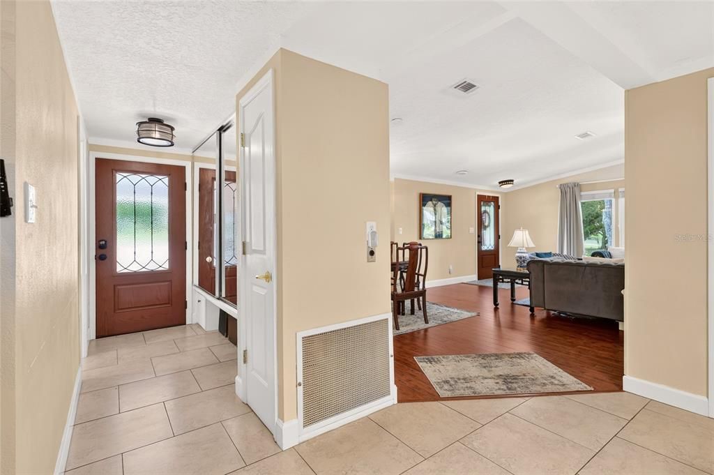 En Venta: $545,850 (2 camas, 2 baños, 1898 Pies cuadrados)