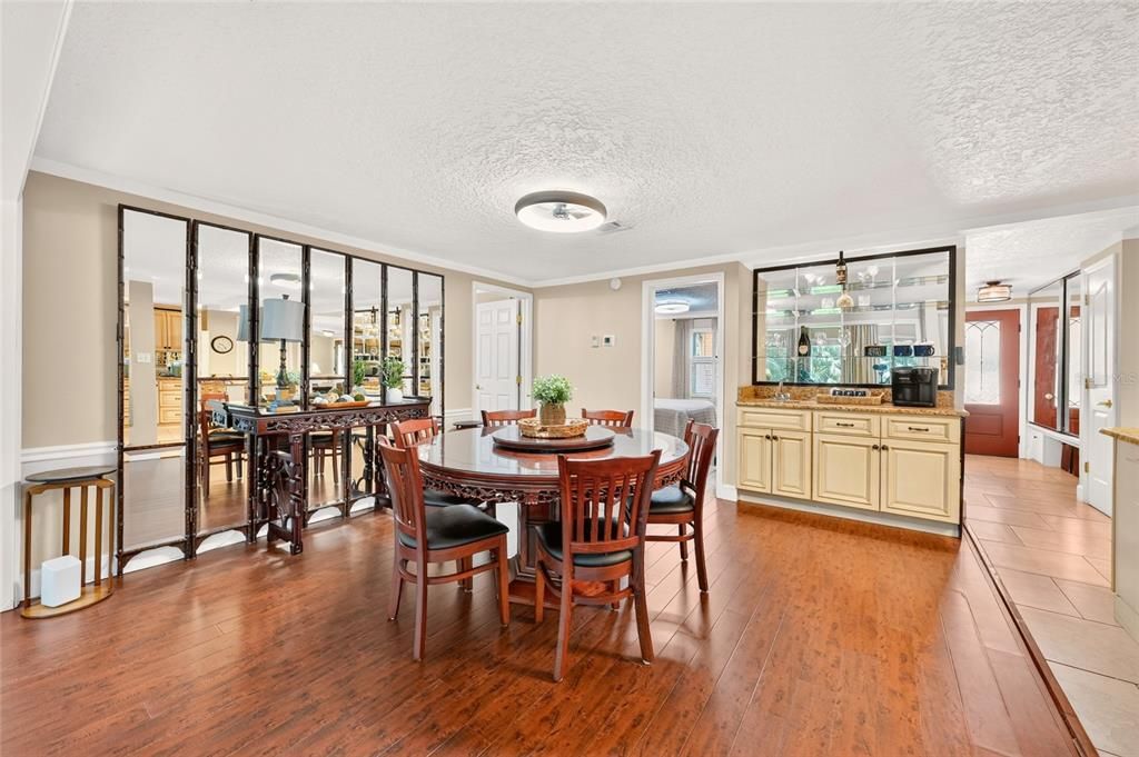 En Venta: $545,850 (2 camas, 2 baños, 1898 Pies cuadrados)
