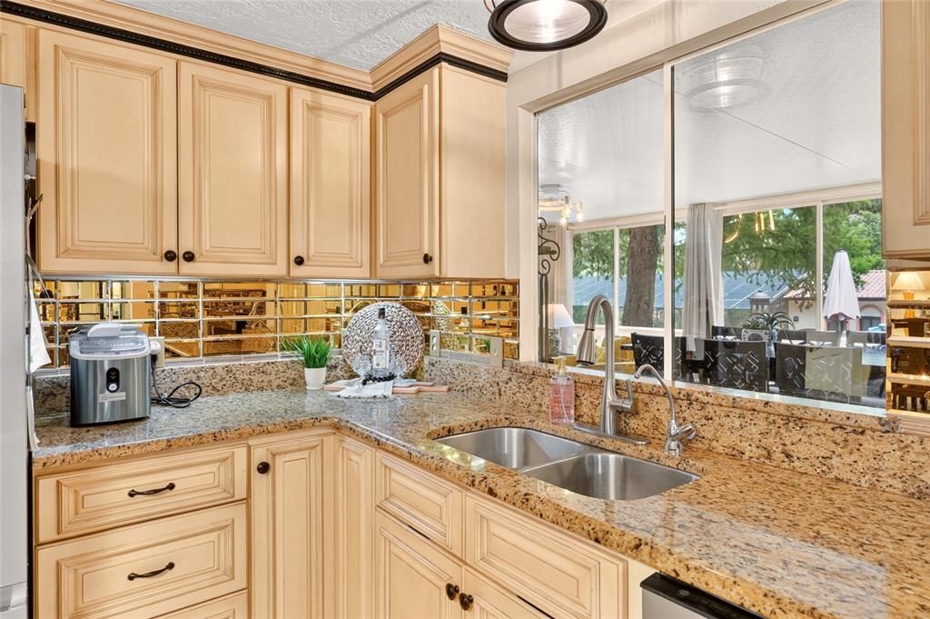 En Venta: $545,850 (2 camas, 2 baños, 1898 Pies cuadrados)