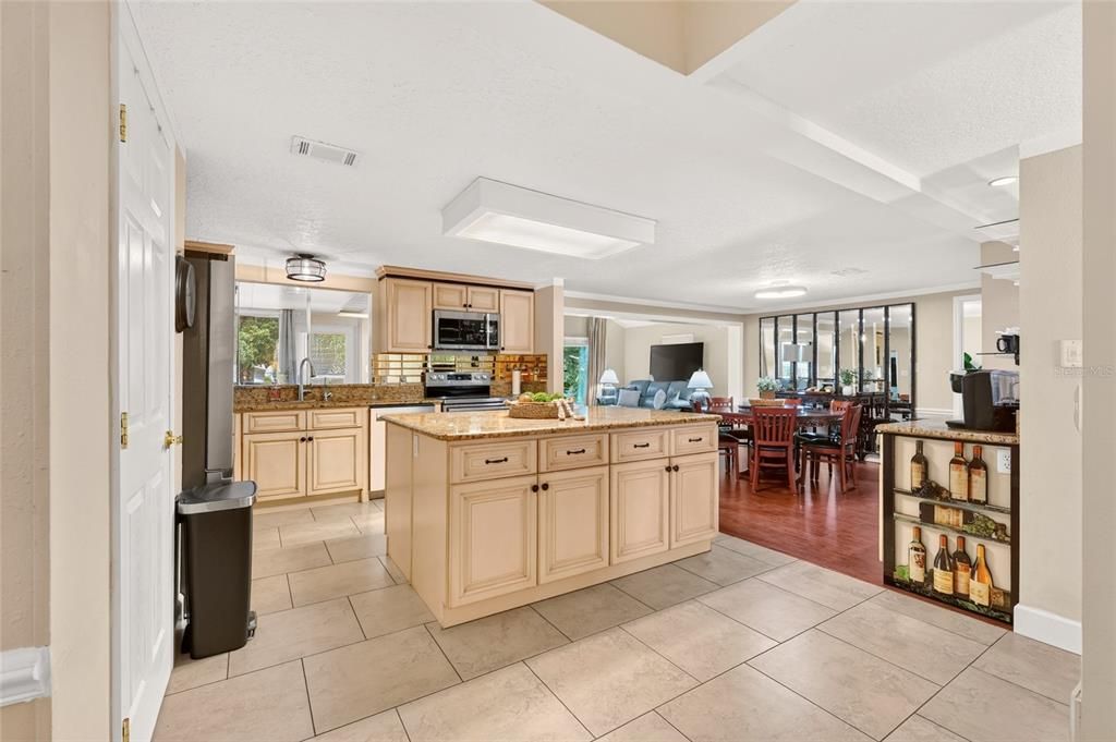 En Venta: $545,850 (2 camas, 2 baños, 1898 Pies cuadrados)