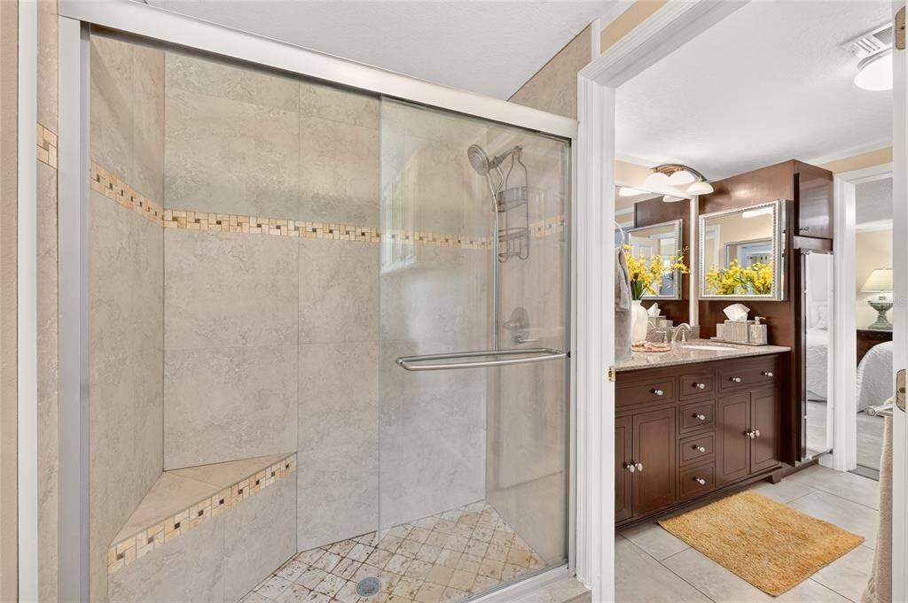 En Venta: $545,850 (2 camas, 2 baños, 1898 Pies cuadrados)