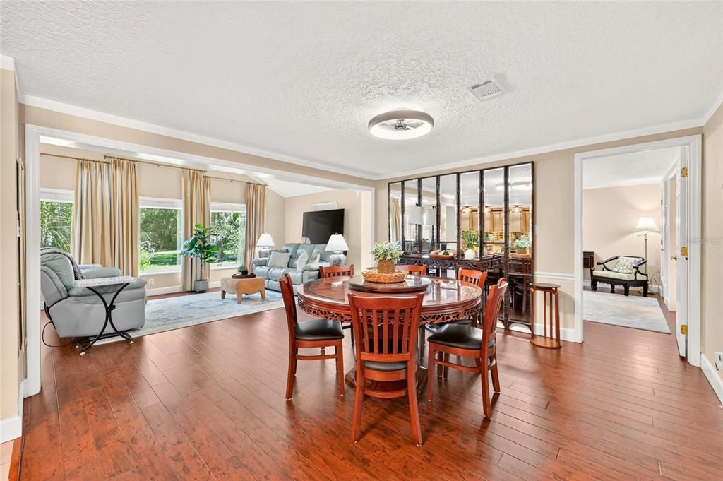 En Venta: $545,850 (2 camas, 2 baños, 1898 Pies cuadrados)