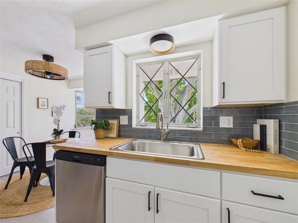 For Sale: $450,000 (2 beds, 2 baths, 1415 Square Feet)