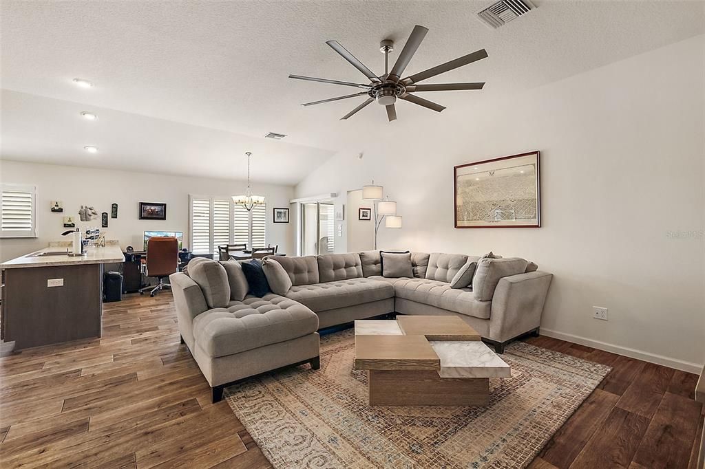 : $2,600 (3 beds, 2 baths, 1630 Square Feet)