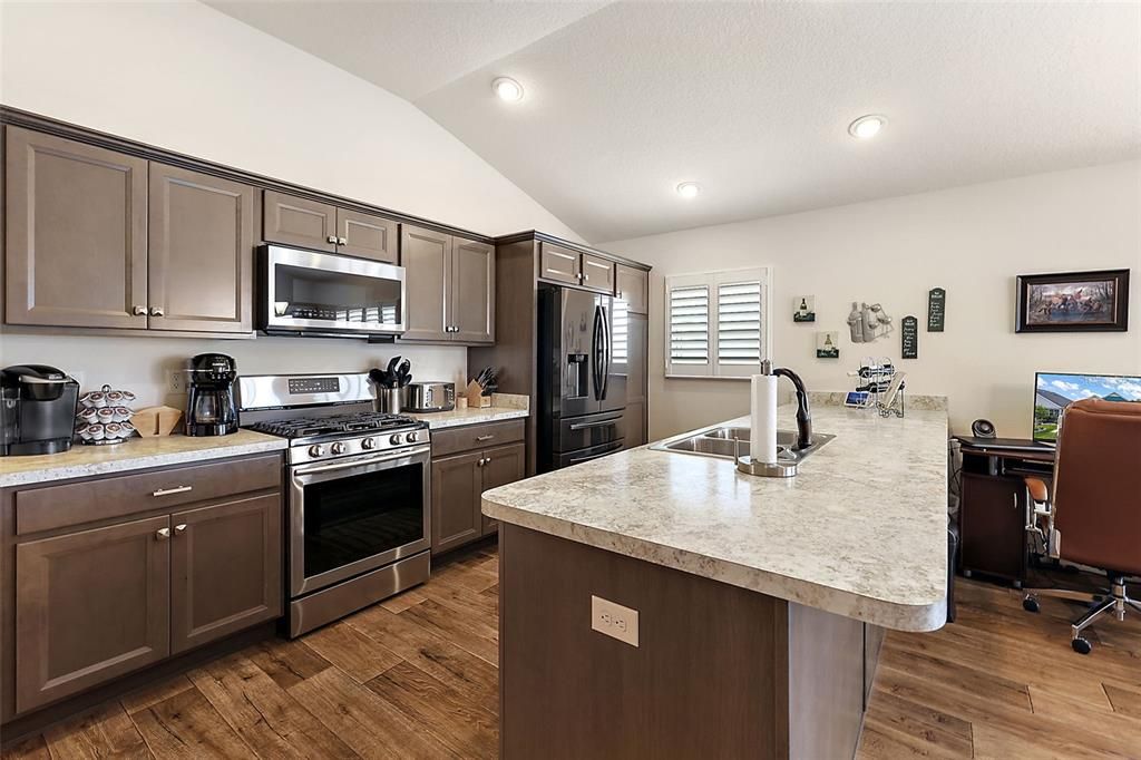 : $2,600 (3 beds, 2 baths, 1630 Square Feet)