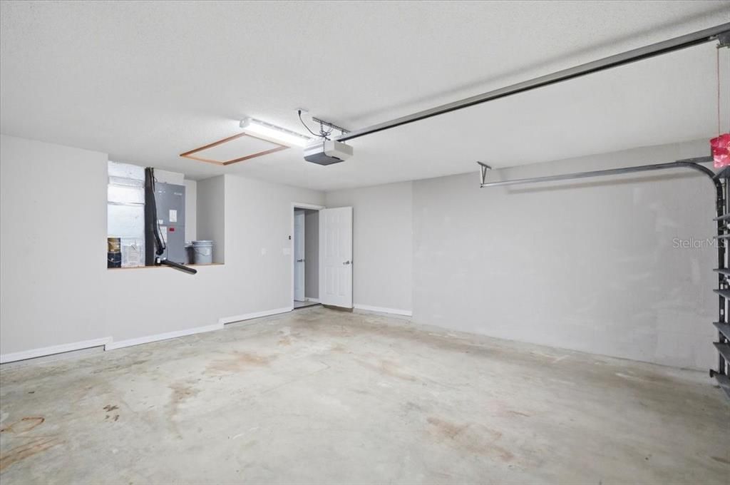 Activo con contrato: $325,000 (3 camas, 2 baños, 1883 Pies cuadrados)