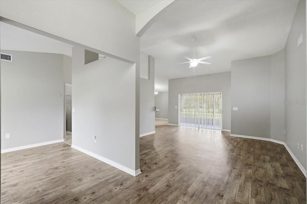Activo con contrato: $325,000 (3 camas, 2 baños, 1883 Pies cuadrados)