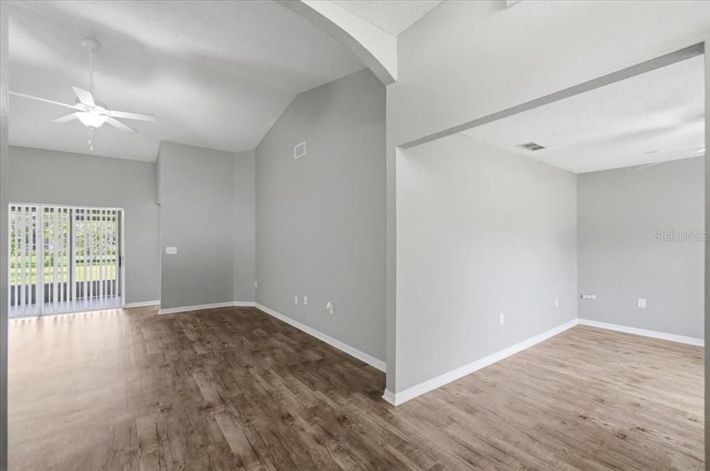 Activo con contrato: $325,000 (3 camas, 2 baños, 1883 Pies cuadrados)