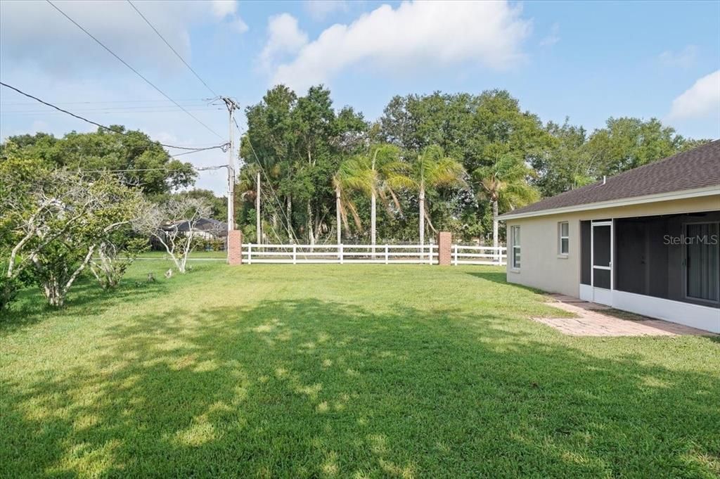 Activo con contrato: $325,000 (3 camas, 2 baños, 1883 Pies cuadrados)