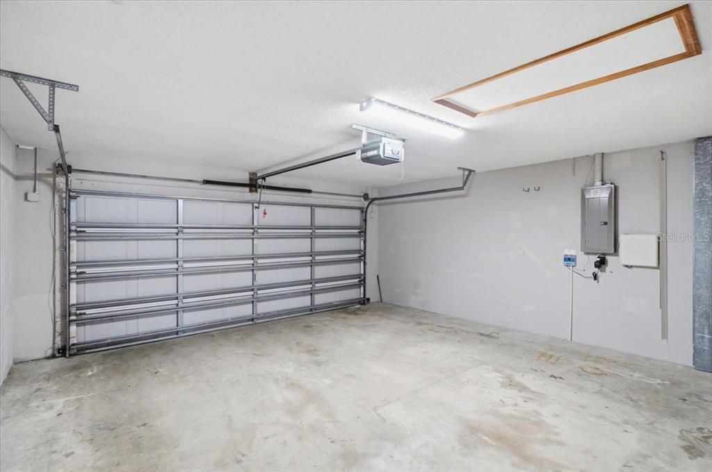 Activo con contrato: $325,000 (3 camas, 2 baños, 1883 Pies cuadrados)