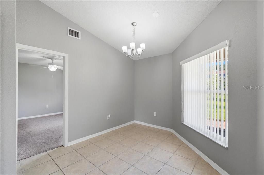 Activo con contrato: $325,000 (3 camas, 2 baños, 1883 Pies cuadrados)