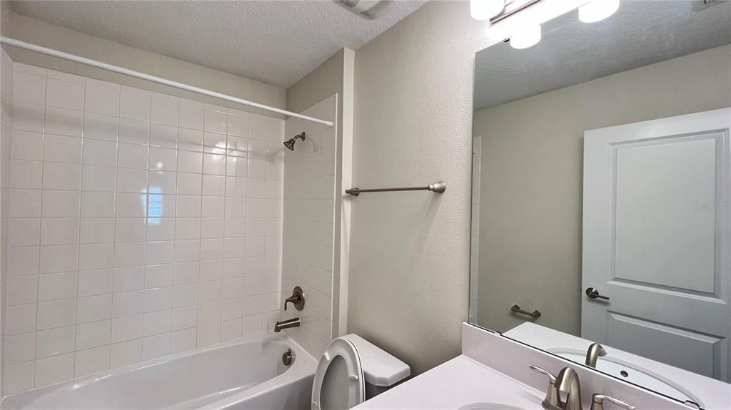 En Venta: $470,000 (5 camas, 3 baños, 2425 Pies cuadrados)