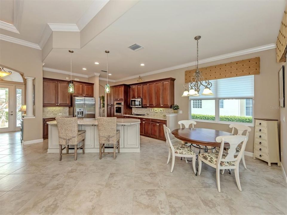 Activo con contrato: $799,999 (3 camas, 2 baños, 2393 Pies cuadrados)