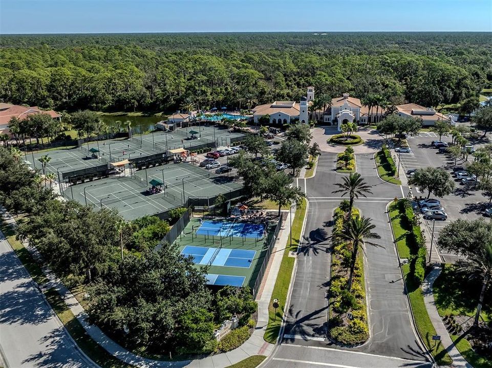 Activo con contrato: $799,999 (3 camas, 2 baños, 2393 Pies cuadrados)