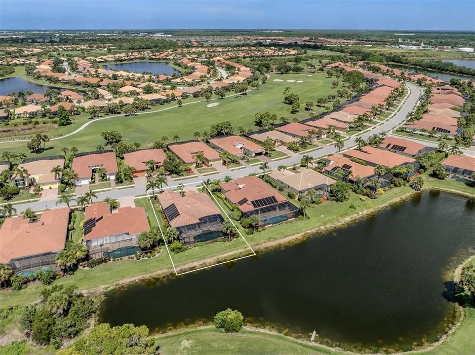 Activo con contrato: $799,999 (3 camas, 2 baños, 2393 Pies cuadrados)