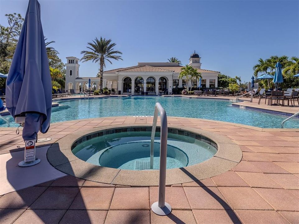 Activo con contrato: $799,999 (3 camas, 2 baños, 2393 Pies cuadrados)
