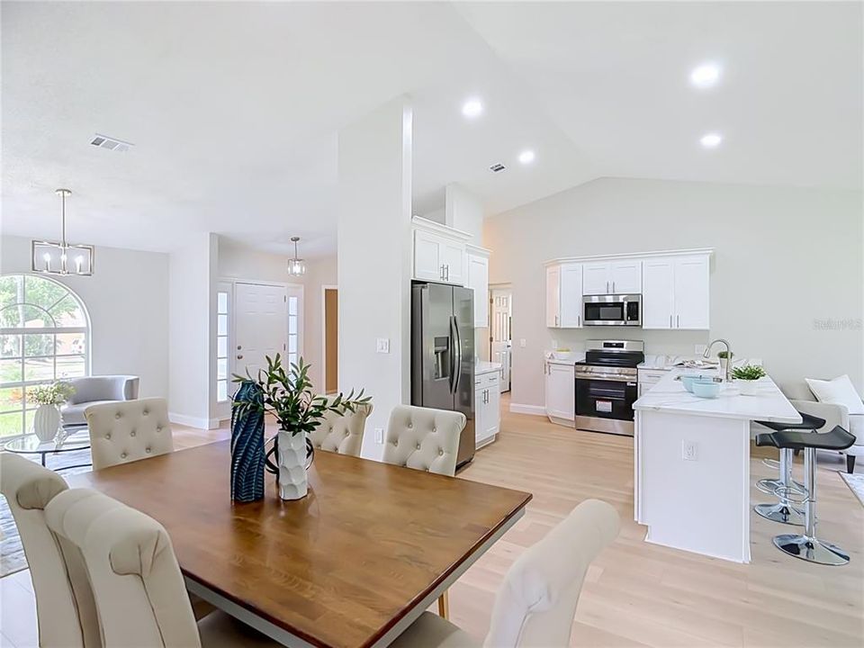 На продажу: $389,900 (3 спален, 2 ванн, 1701 Квадратных фут)